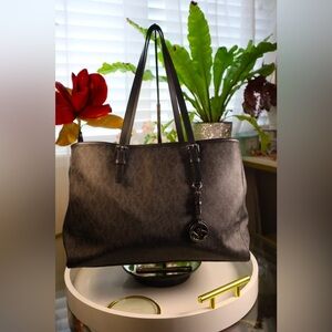 MICHAEL Michael Kors Large Jet Set EW Travel Tote in Black